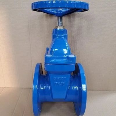 Ventilateur de porte pneumatique pour régulation du débit dans les environnements industriels