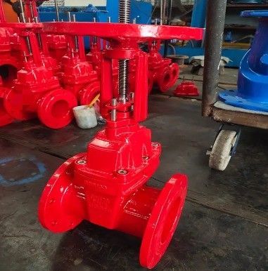 Contrôle de l'eau 4" Valve manuelle de sortie de souche PN10 PN16 à l'intérieur du milieu d'eau