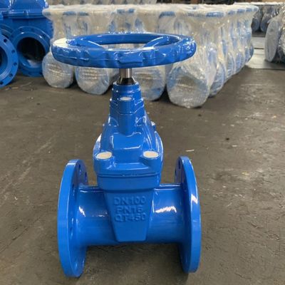 Ventilateur de porte pneumatique pour régulation du débit dans les environnements industriels